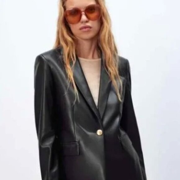 Zara Black blazer with gold buttons - Picture 1 of 7